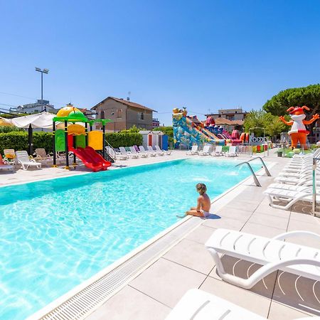 Ciccio Hotel Мисано Адриатико Екстериор снимка