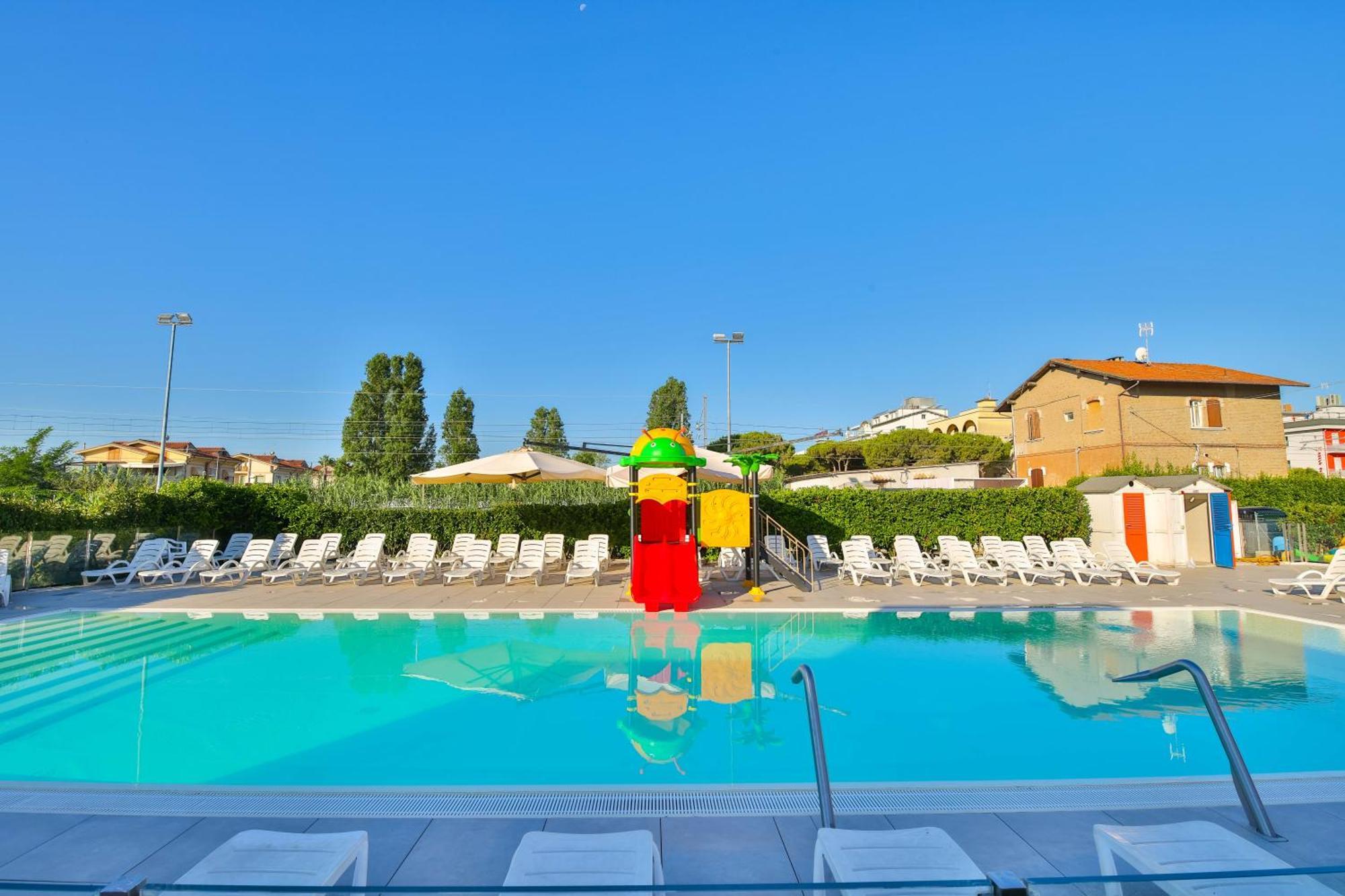 Ciccio Hotel Мисано Адриатико Екстериор снимка