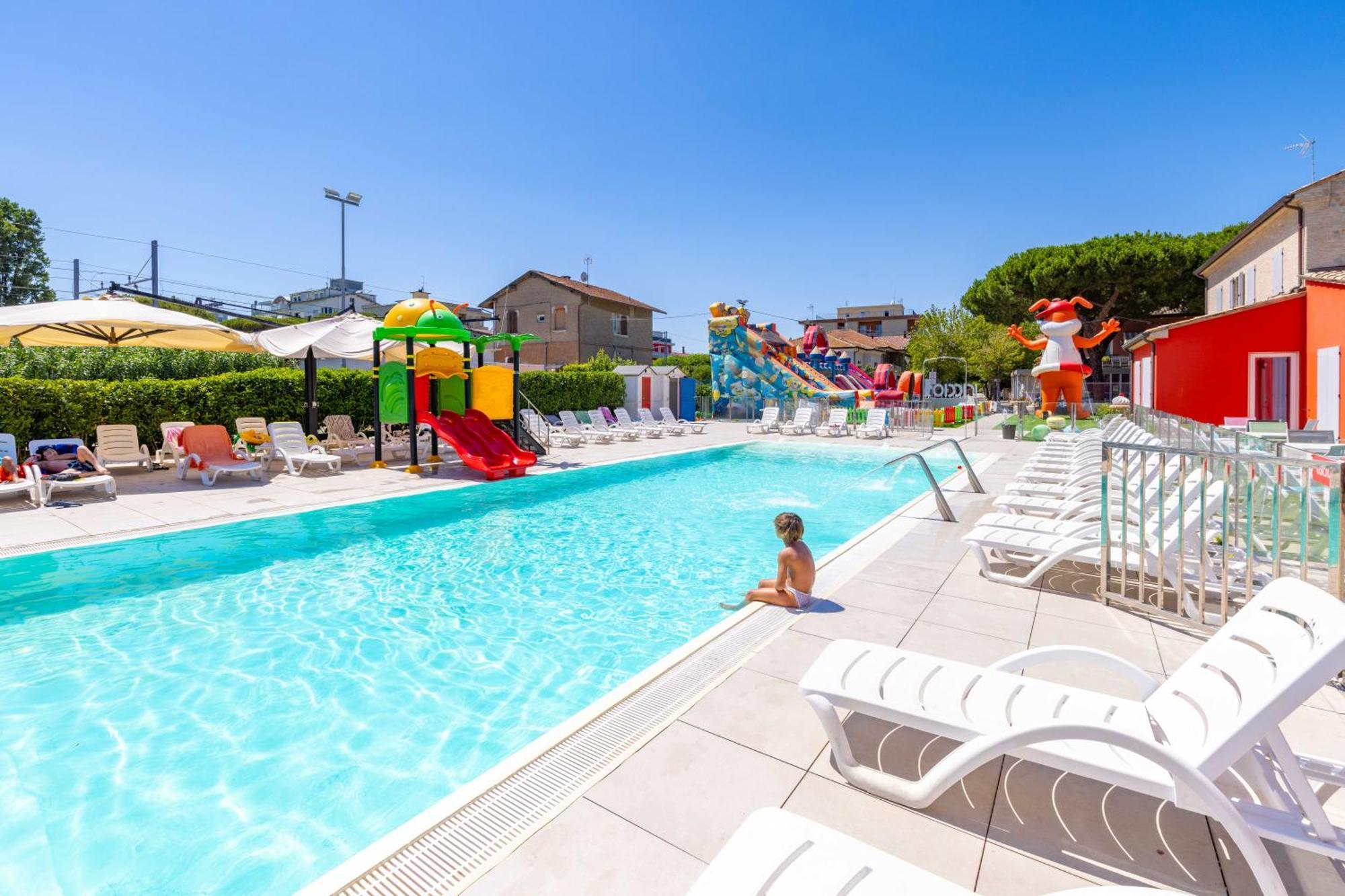 Ciccio Hotel Мисано Адриатико Екстериор снимка