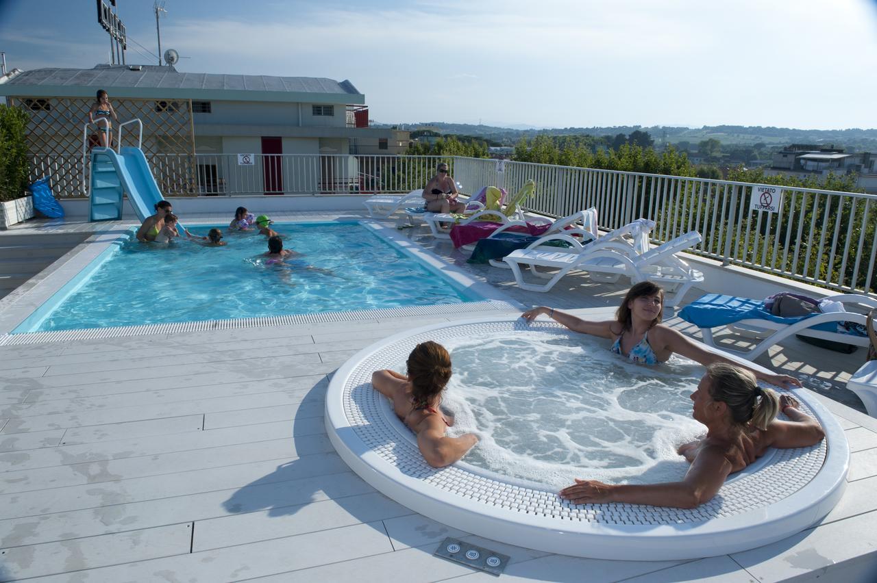 Ciccio Hotel Мисано Адриатико Екстериор снимка